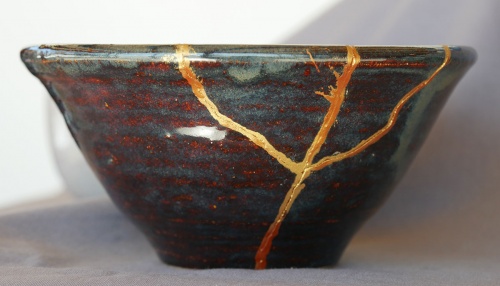 Lin's bowl demonstrates the Japanese art of kintsugi. 