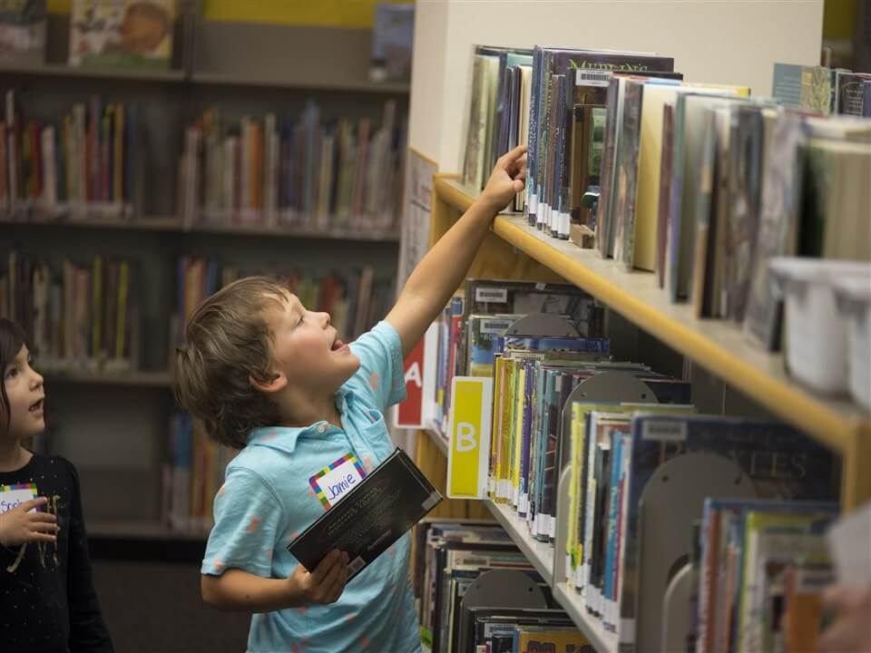 Upper School Mentors Help Readers Thrive